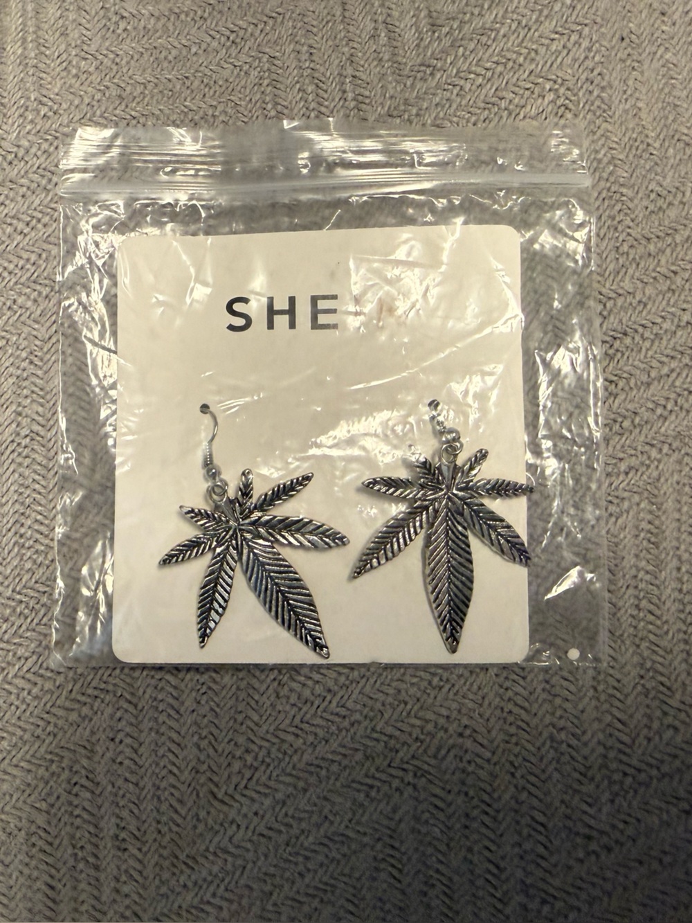 SHEIN Silver Leaf Dangle Earrings